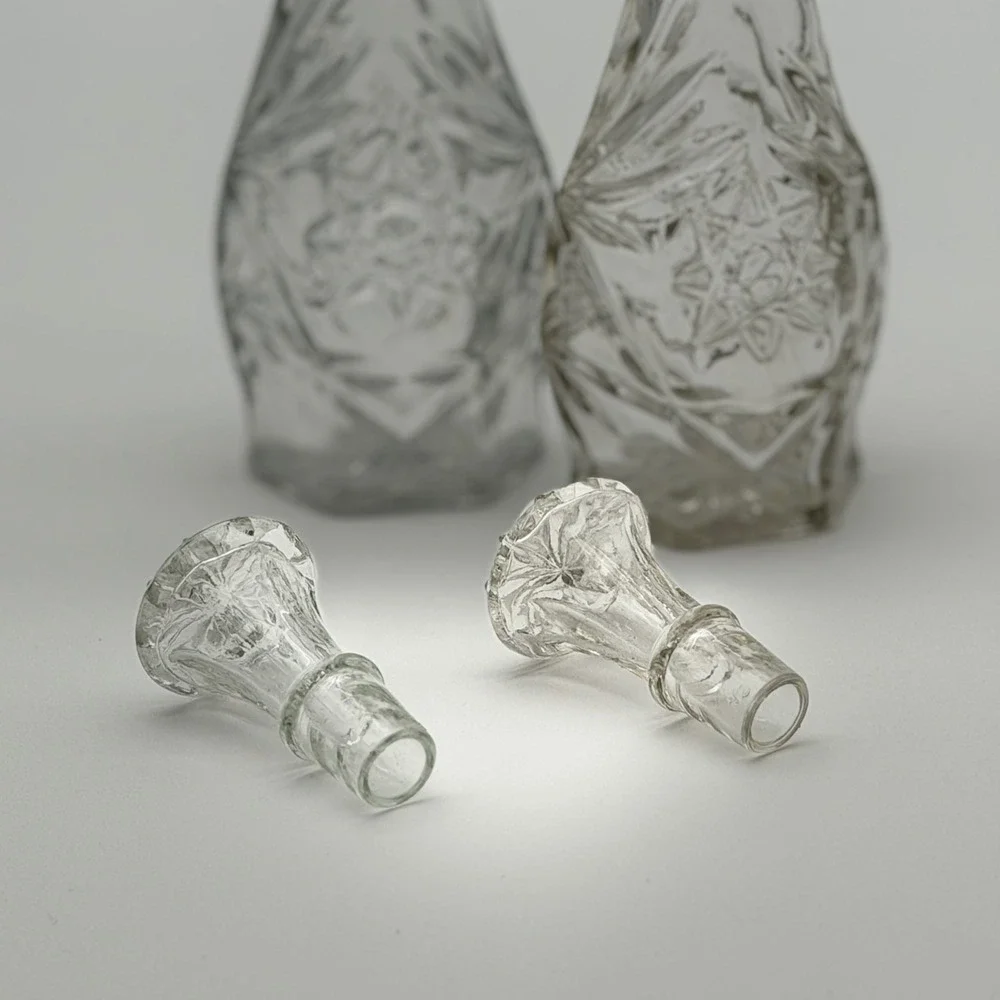 Vintage Clear‎ Pressed Glass Starburst Cruet Set with Stoppers Set of 2 7 inch